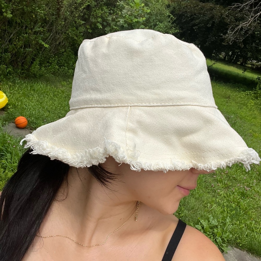 Cream canvas bucket hat